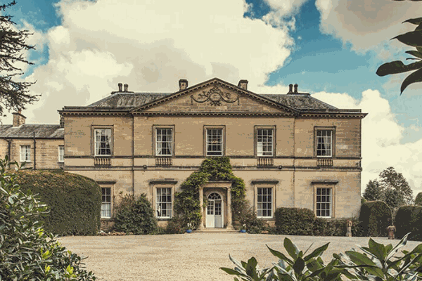Outside view of Middleton Lodge wedding venue.