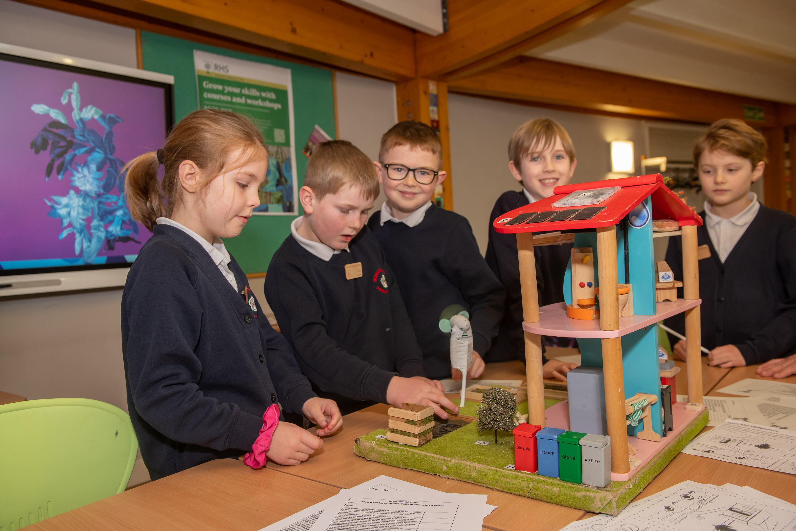 Boroughbridge Primary School pupils who were awarded with the coveted Eco-Schools Green Flag Award for their commitment to sustainability and climate change enjoy the activities held. 