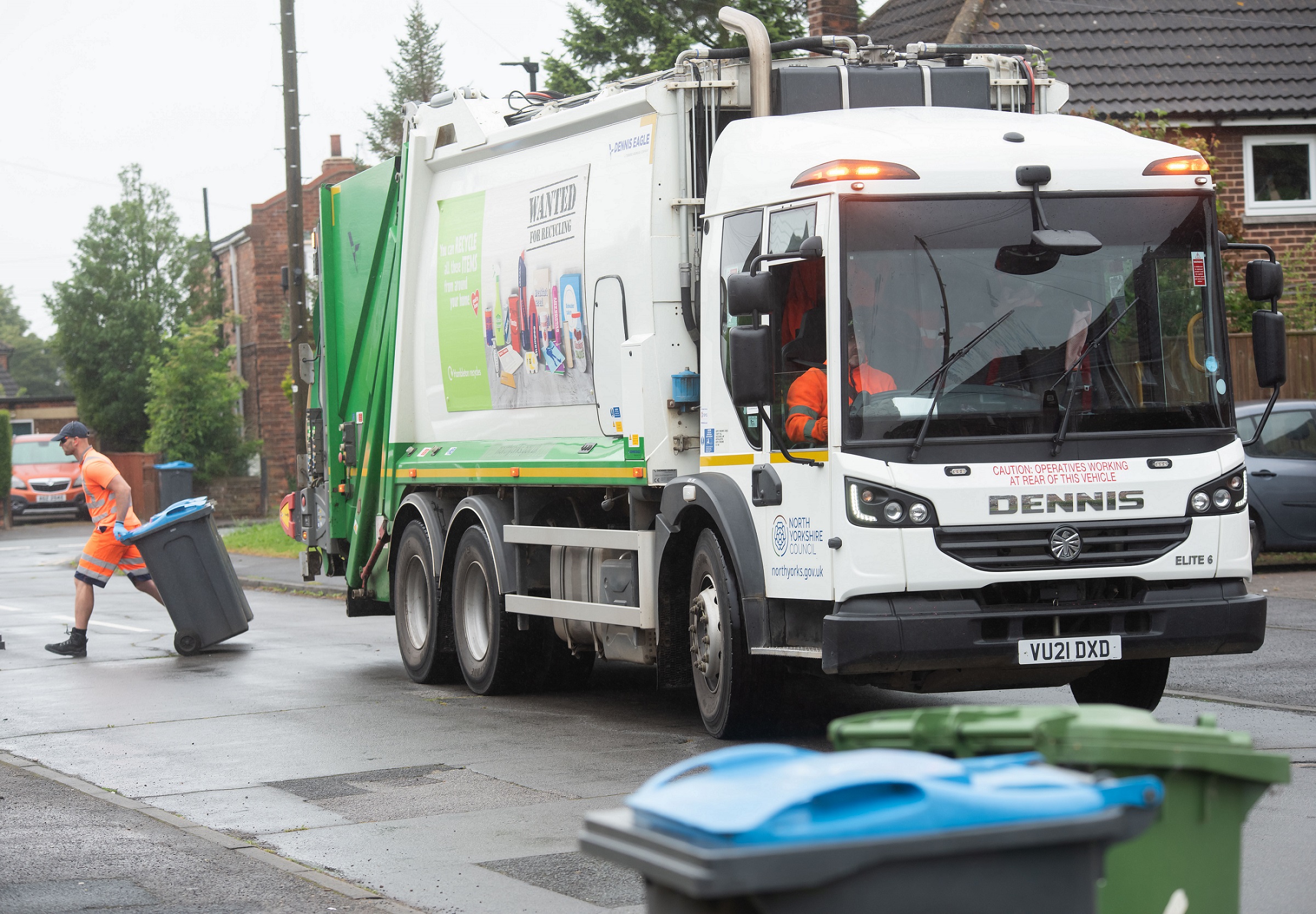 A bin lorry