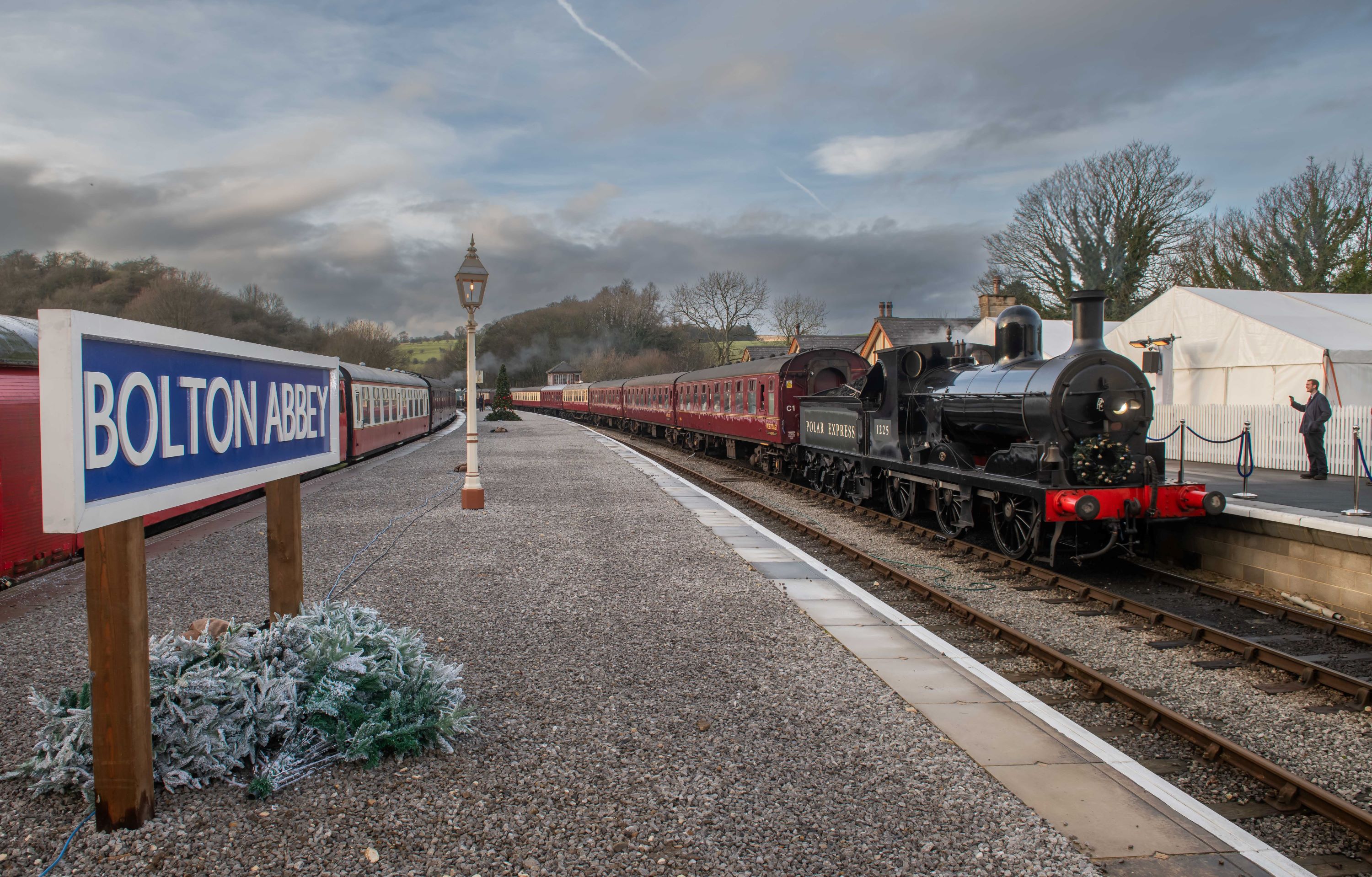 A train at Bolton Abbey station