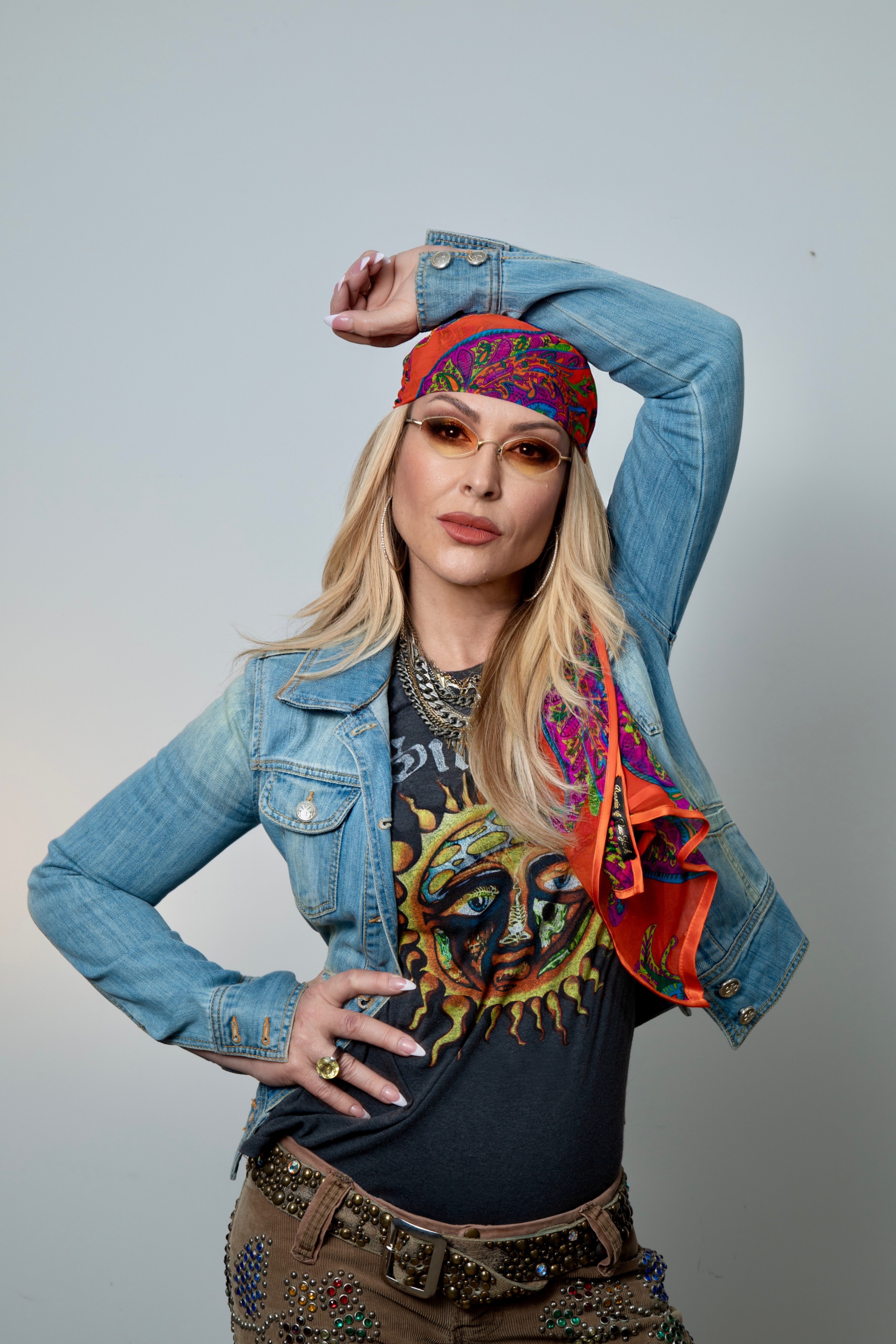 Veteran singer Anastacia posing