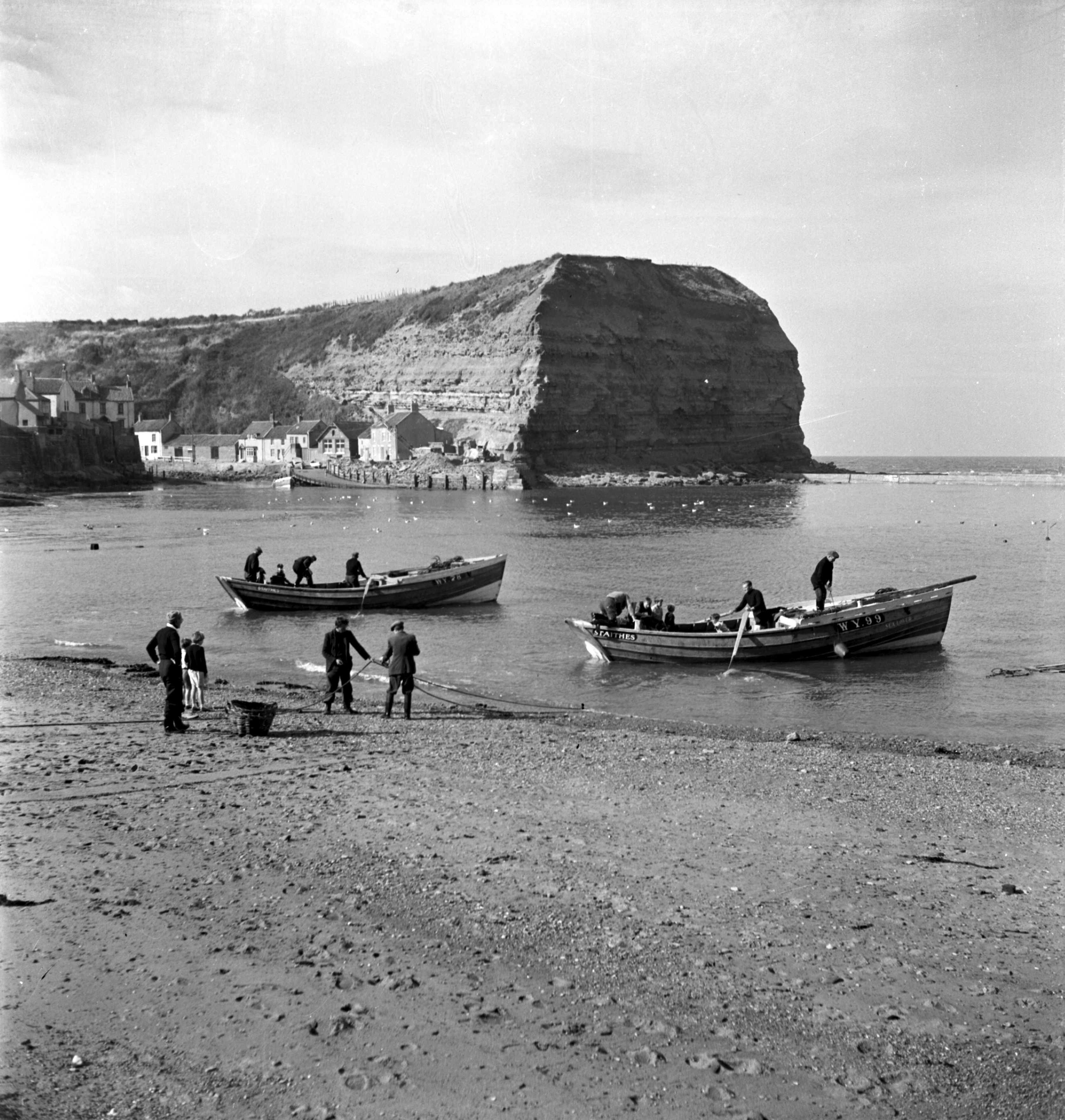 Fishing a Cowbar Nab during the 20th century. From the Bertram Unné photographic collection.