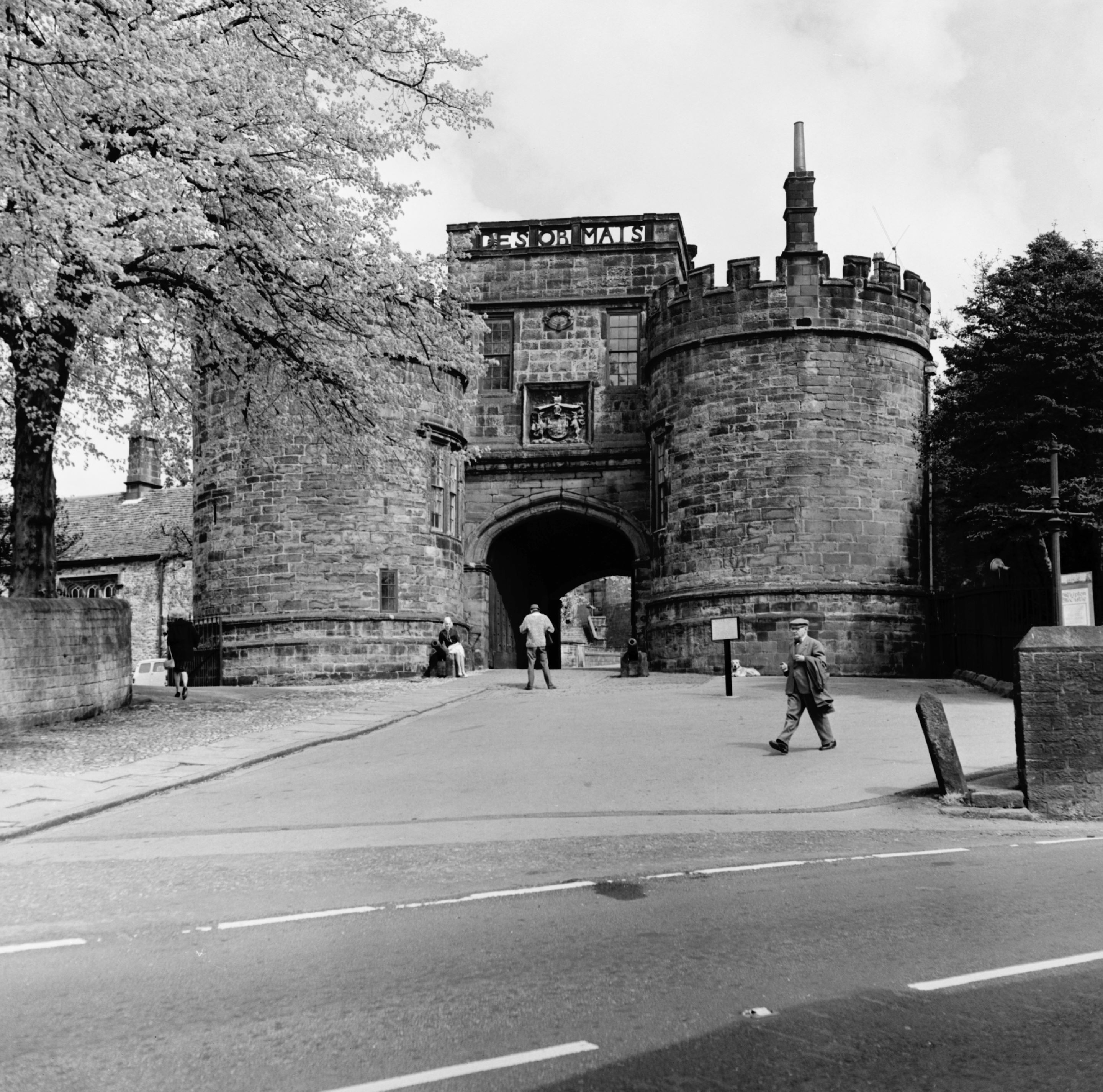 Skipton Castle. ‘Desormais’ above the gates means ‘Henceforth’. . Taken by local photographer Bertram Unné, active between 1940 and 1979.