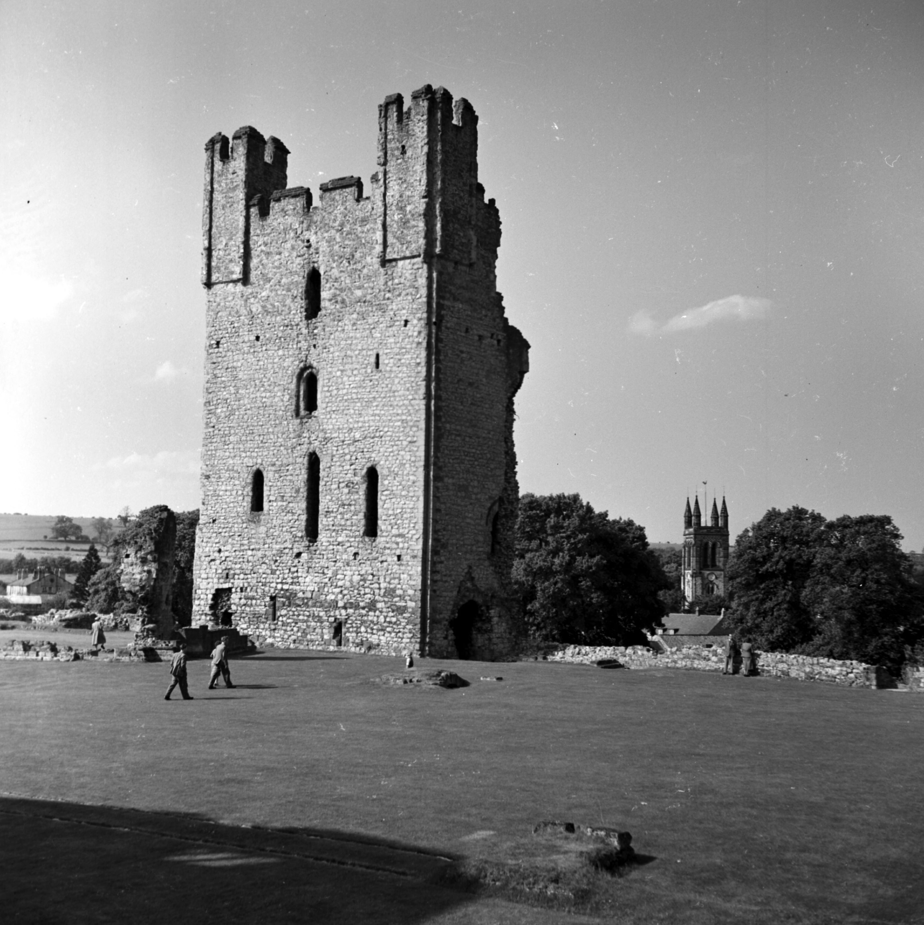The ruins of Helmsley Castle. Taken by local photographer Bertram Unné, active between 1940 and 1979.
