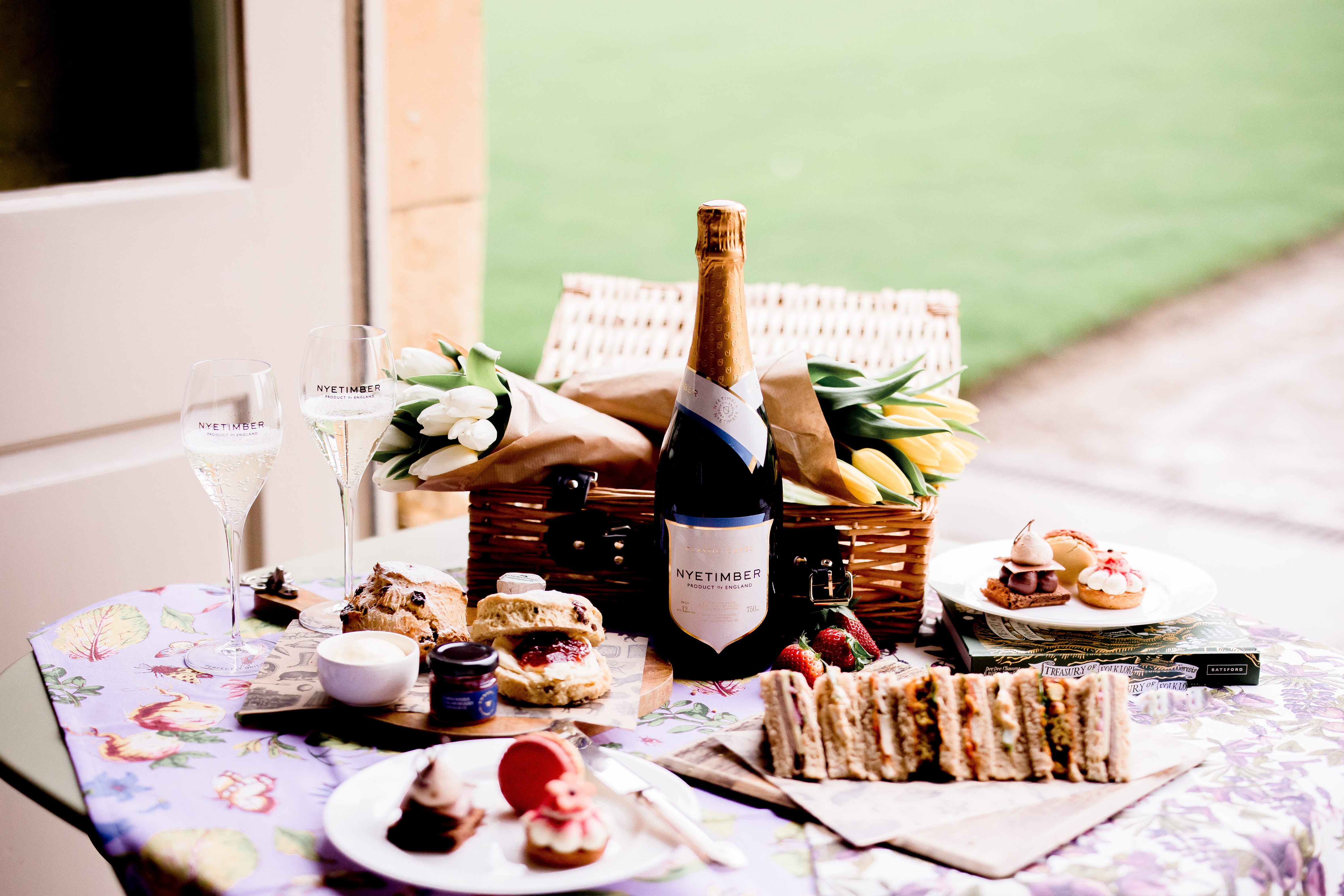 Afternoon tea picnic by Emma Raye Photography