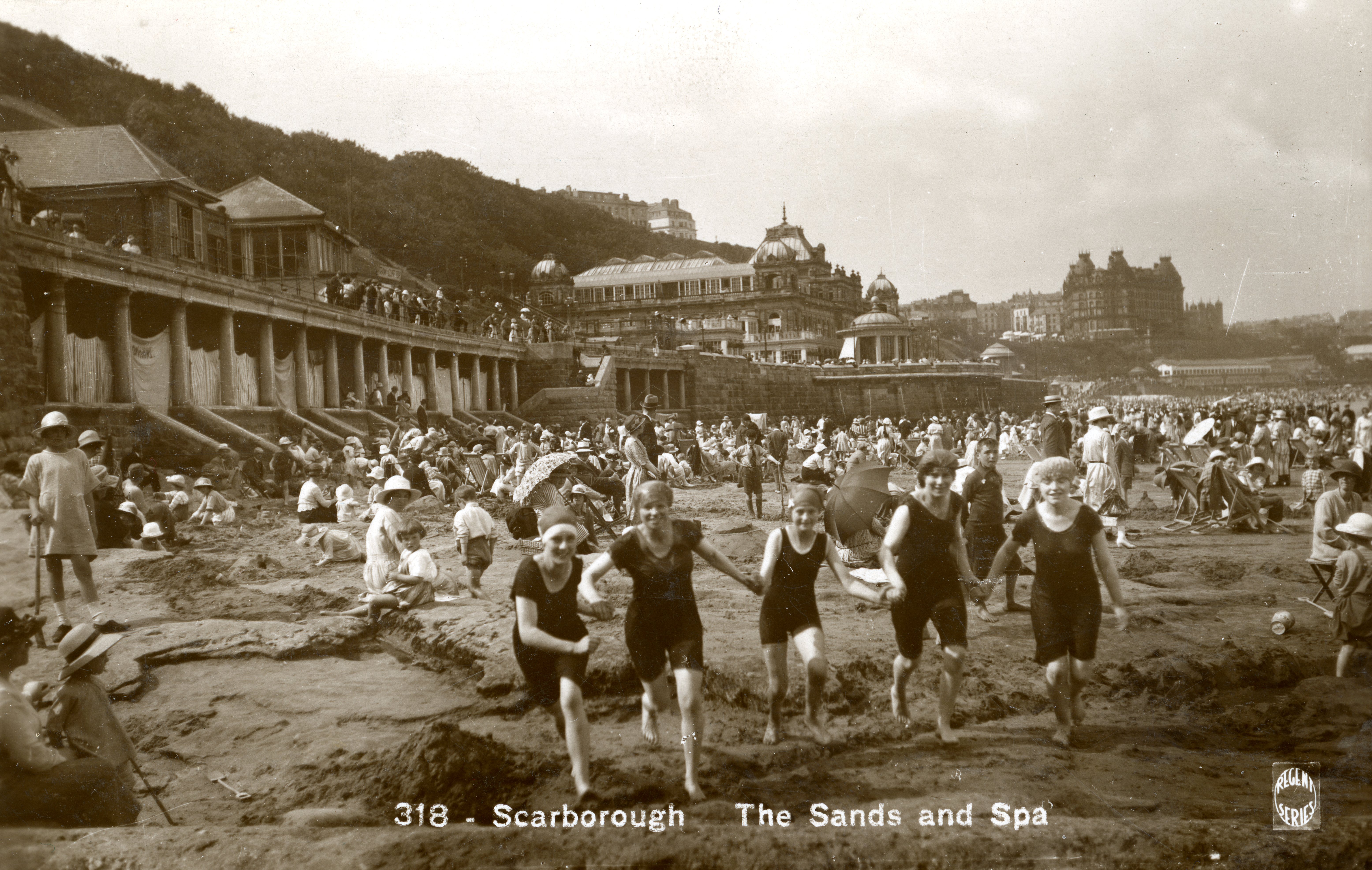 Black and white photo of a crowded Scarborough beach