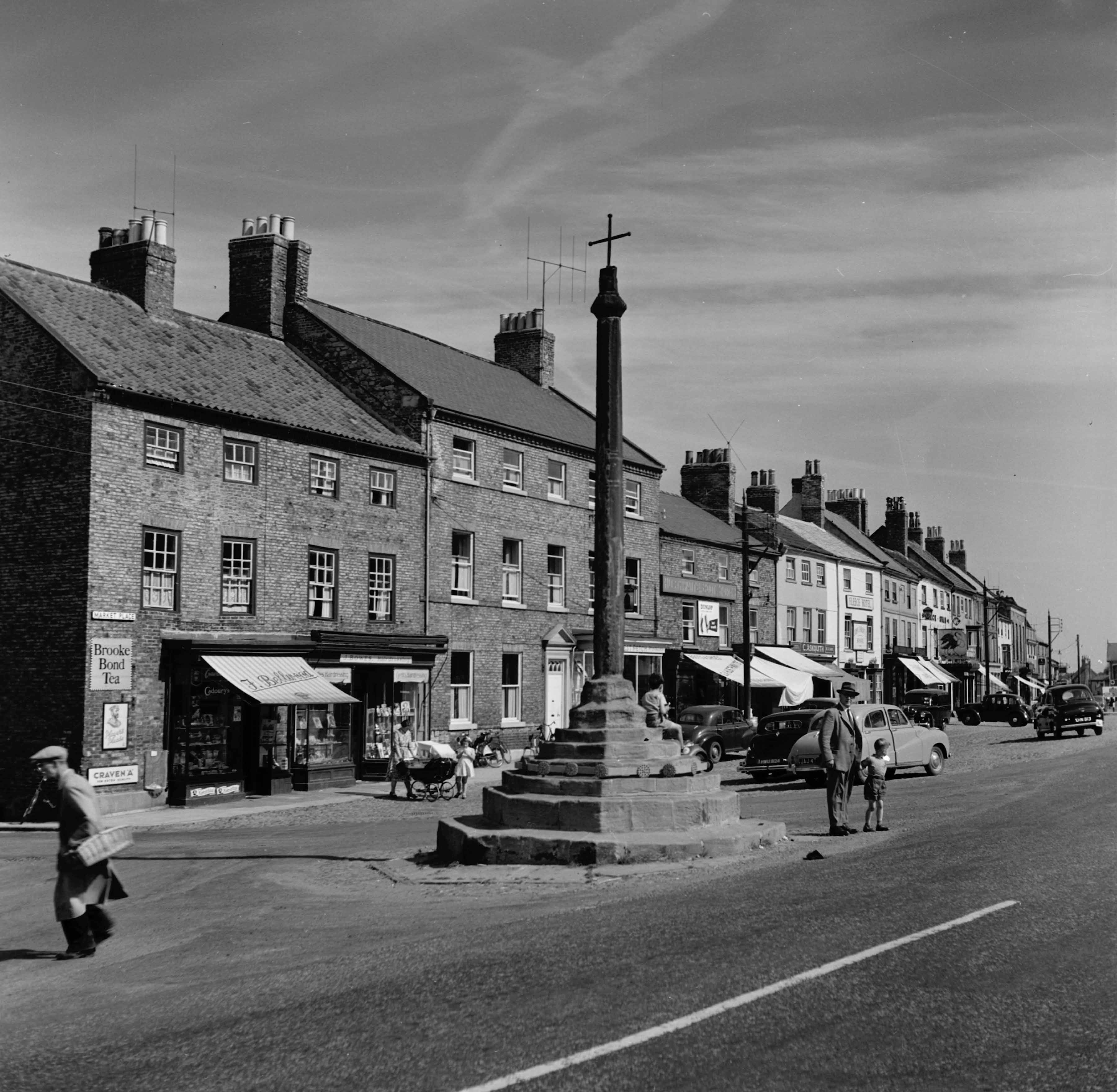 Bedale Market place, c.1950s. Taken by local photographer Bertram Unné, active between 1940 and 1979.