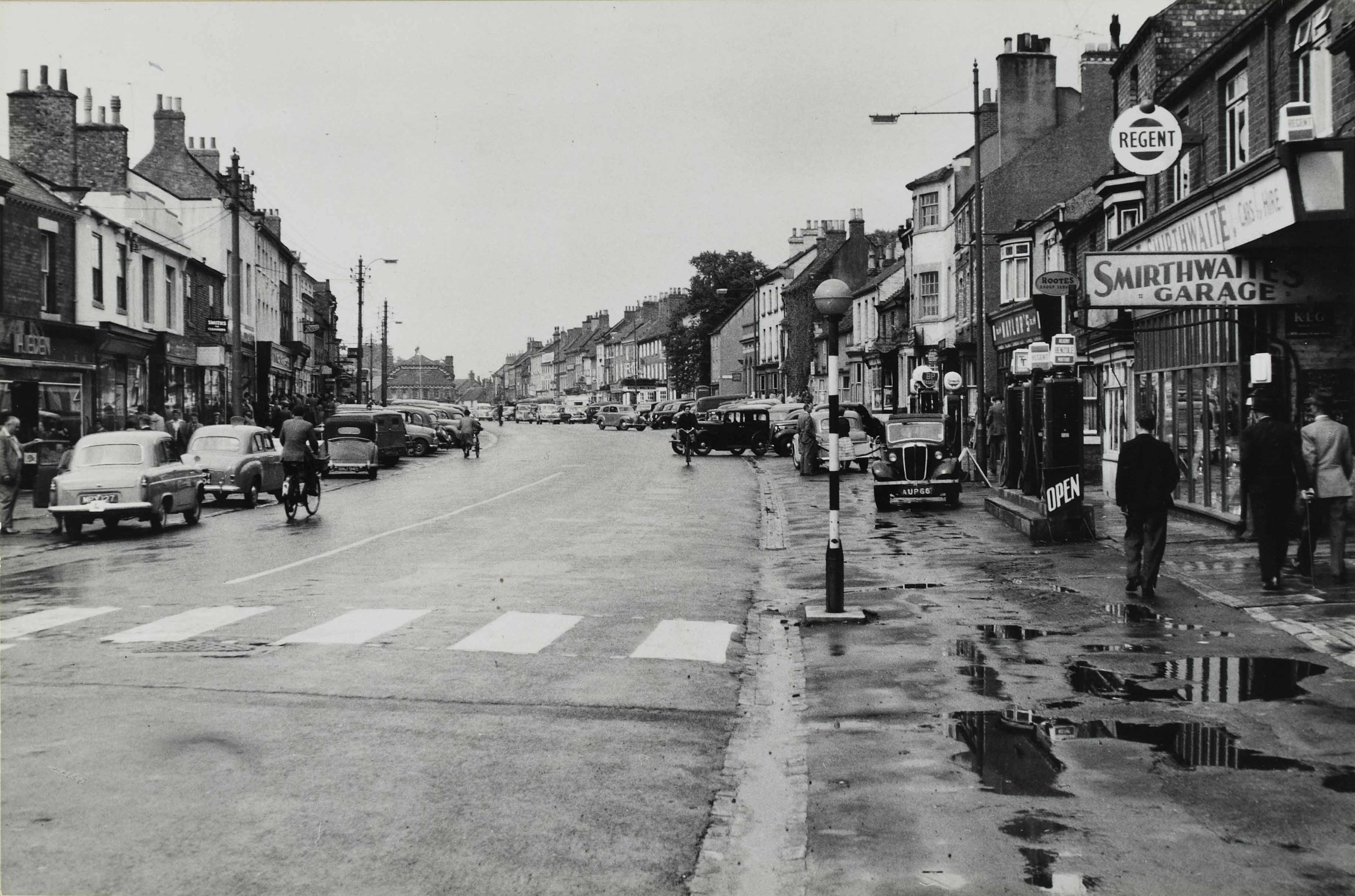 Looking north along Northallerton High Street, 1956, with Smirthwaite’s Garage and petrol pumps in the foreground. From a collection by G.W. Martin, Northallerton Camera Club. 