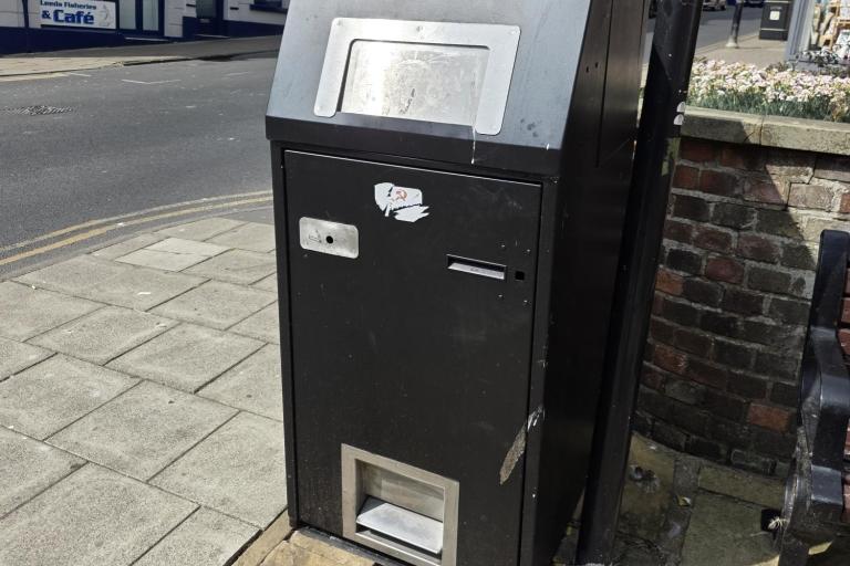 Gull proof bin