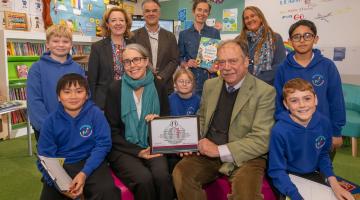 : Author Katie Daynes holding her lift-the-flap book and Cllr Simon Myers with the award (front right) surrounded by pupils from Moorside Primary School and staff at Ripon Library. 