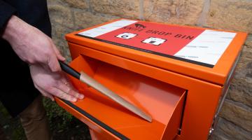 Putting a knife into a knife bin