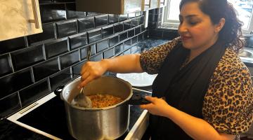 Nelab Rahimi cooking