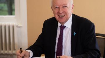Cllr Carl Les
