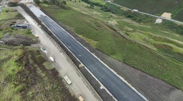 Tarmac, the subcontractor to John Sisk & Son, have started to lay asphalt for the new section of road. 