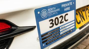 Image of a private hire plate.