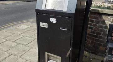 Gull proof bin