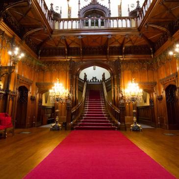 Main hall with lots of room for wedding guests.