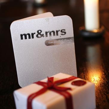 Table decorations with Mrs and Mrs written on a little present box.