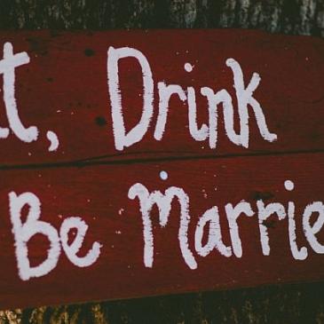 Sign pointing towards wedding ceremony.
