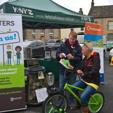 Rotters volunteers on smoothie bike